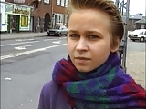 Deense kortharige tiener opgepikt van straat